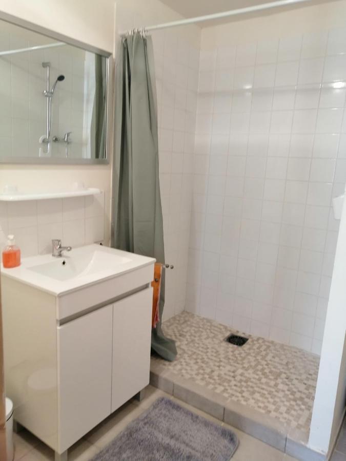 Apartment F Entier